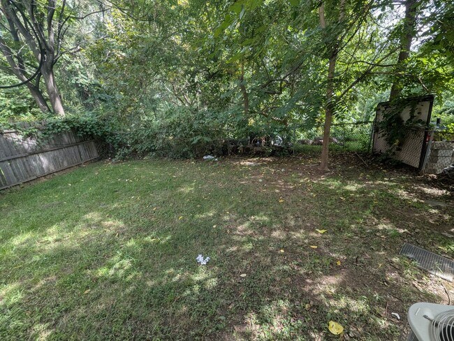 Foto del edificio - 9439 Woodbridge Rd