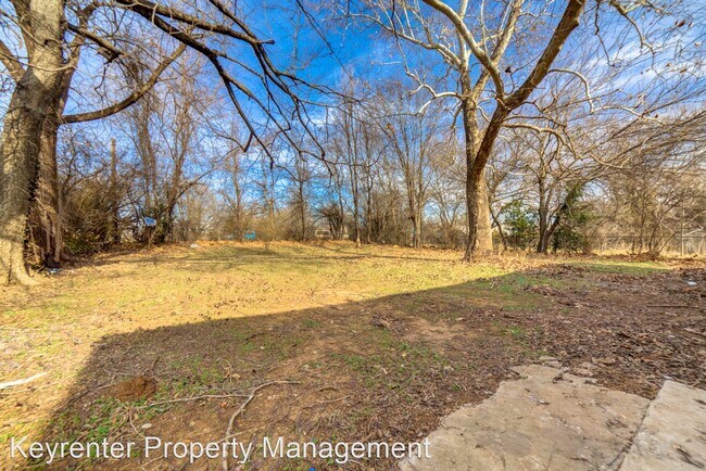 Building Photo - 3 br, 1 bath House - 319 W 50th St N