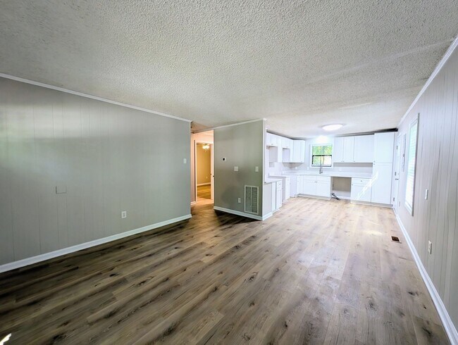 Building Photo - 190 Forsythia Ct