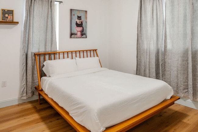Foto del edificio - 1384 Ridge Ave