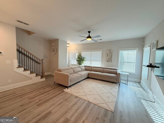 Building Photo - 1971 Drew Dr