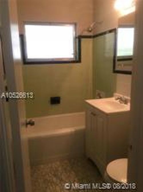 Building Photo - 609 Snowden Dr