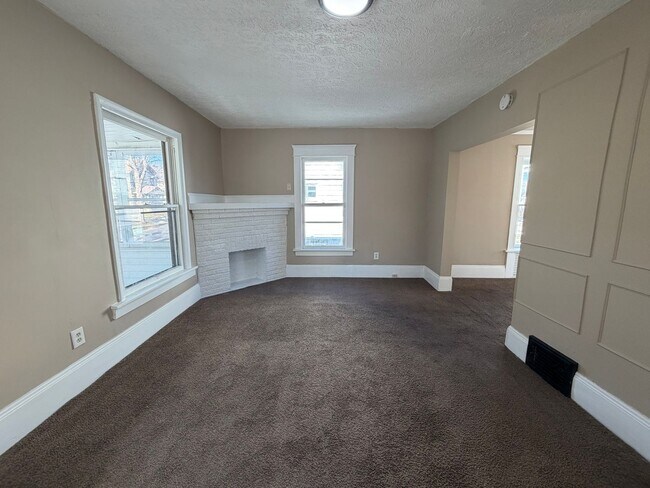 Foto del edificio - Cozy 3 Bed Home w/ 1-Car Garage