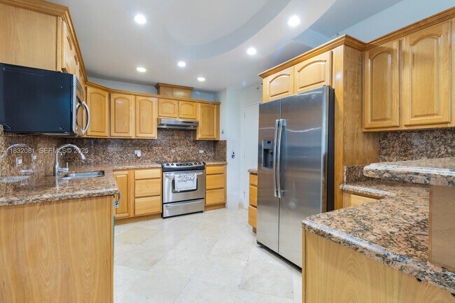 Building Photo - 3 Island Ave