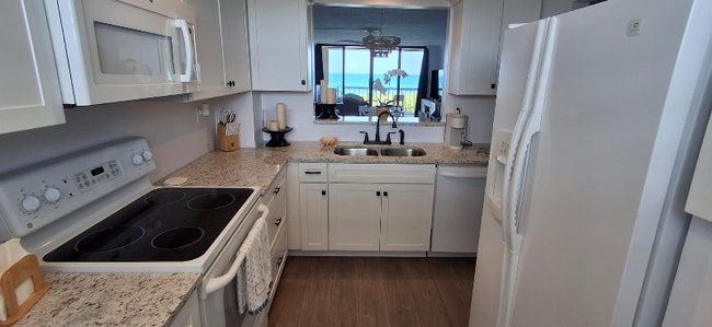 Building Photo - 10600 S Ocean Dr