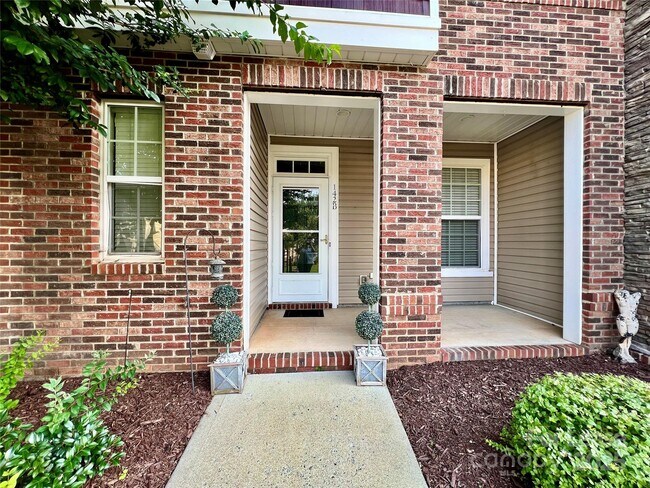 Foto del edificio - 142 Silverspring Pl