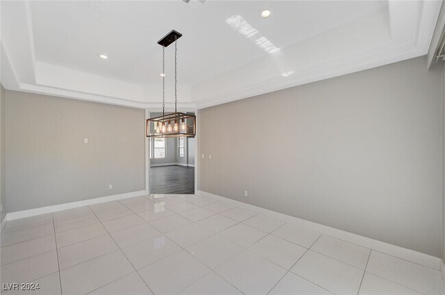 Foto del edificio - 8070 Lands End Ave