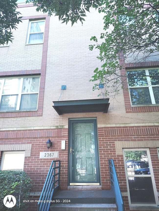 Building Photo - 2367 E 70th Pl