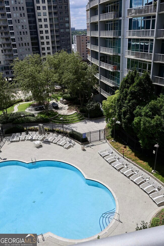 Foto del edificio - 950 W Peachtree St NW