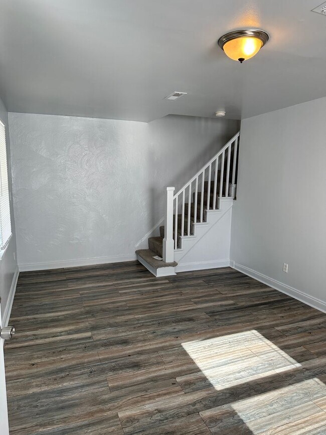 Foto del edificio - Spacious Duplex!
