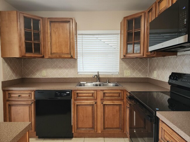 Building Photo - 3211 20th Ave W