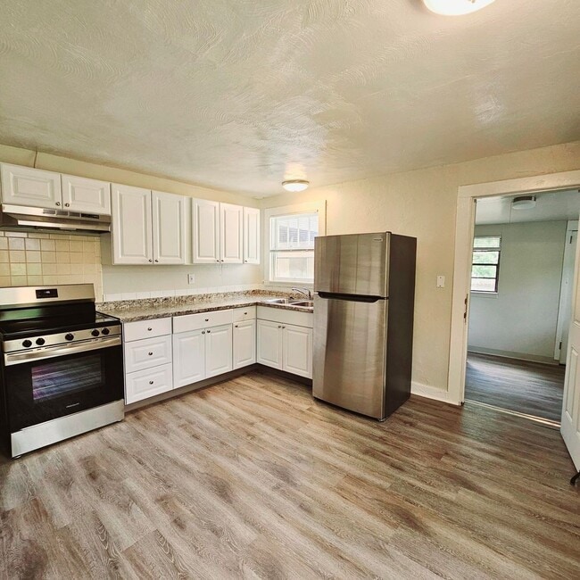 Building Photo - Fully Remodeled 2-Bed, 1-Bath Home in Old ...