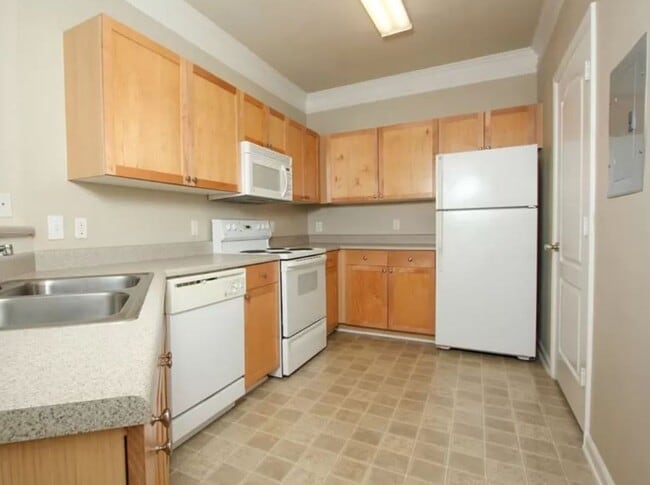 Building Photo - 8830 Villa View Cir