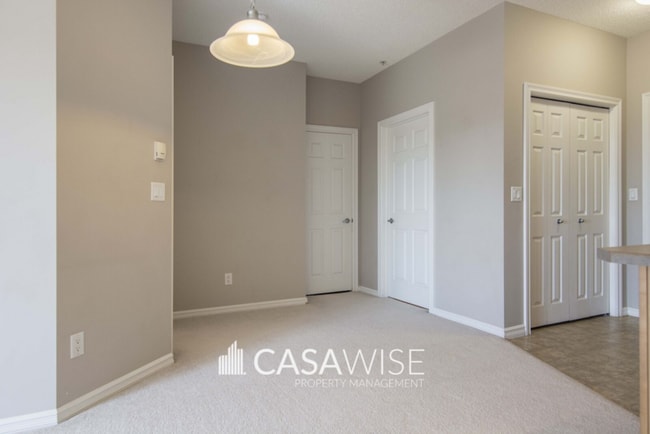Photo du bâtiment - 16504 118 Ave NW