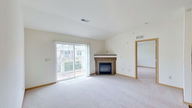 Foto del edificio - 645 Cedar Bluffs Dr