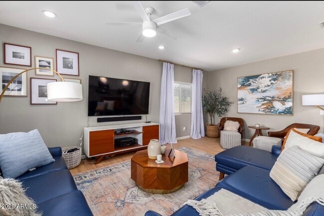 Foto del edificio - 155 W Jamaica Pl