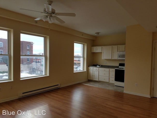 Building Photo - 644 North St