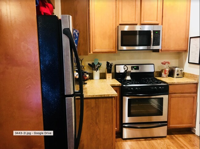 Building Photo - 3433 N Lakewood Ave