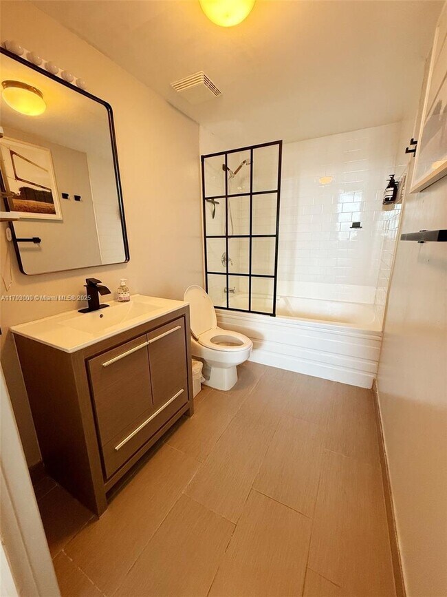 Foto del edificio - 690 SW 1st Ct