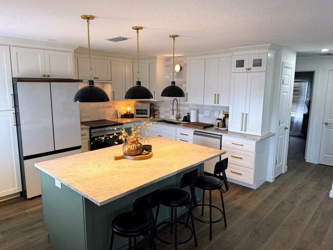 Foto del edificio - 5153 Salmon Dr SE