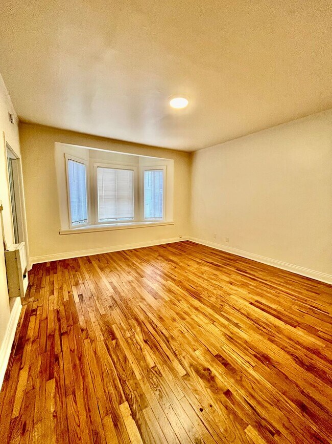 Foto del edificio - 3201 Beaumont Ave.