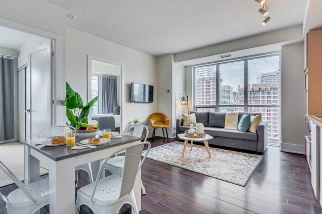 Photo du bâtiment - 315 Front St W