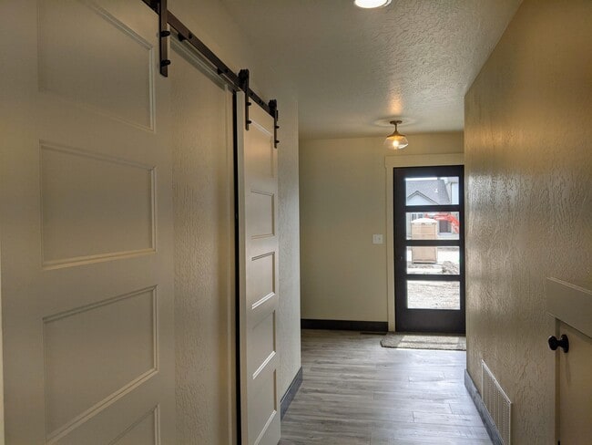 Building Photo - 790 Lake Francis Dr