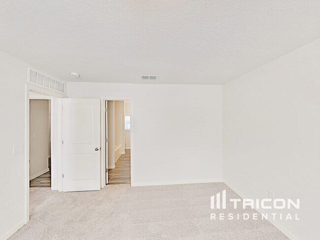 Foto del edificio - 2425 Lake Forest Ave