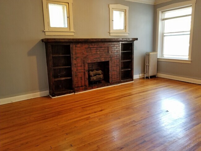 Building Photo - 2220 N St Louis Ave
