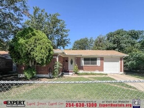 Building Photo - 1501 Connell Dr