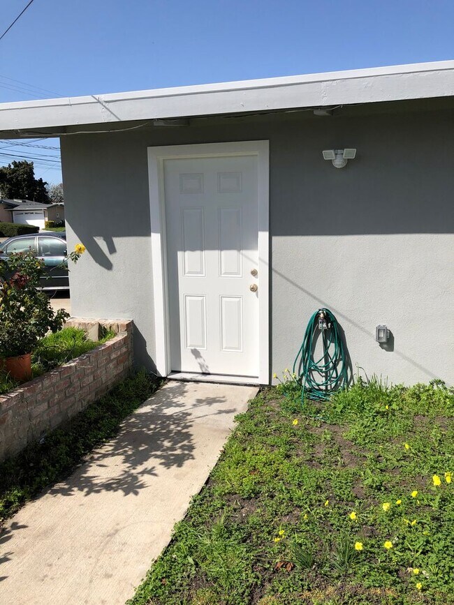 Building Photo - **All Utilities Paid**Brand New One Bedroo...