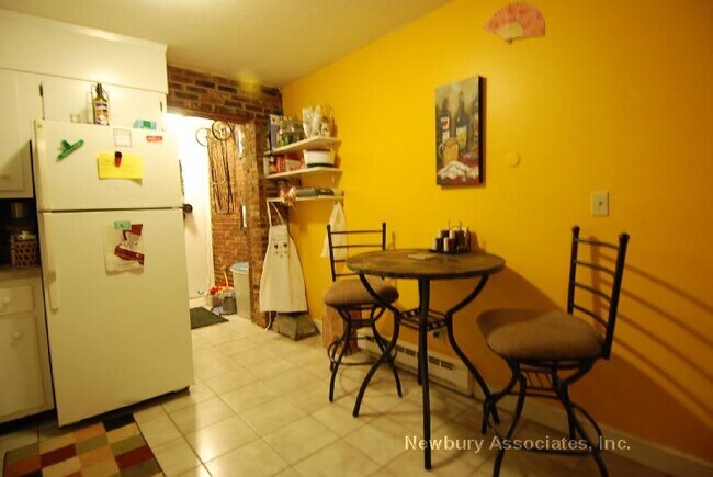 Building Photo - 94-96 Tyler St. Unit PH