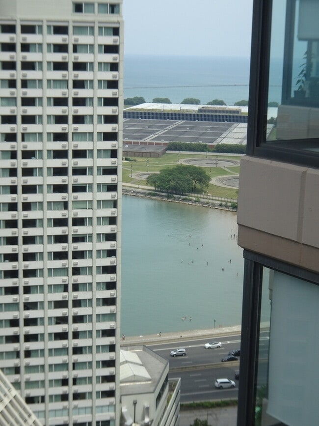 Building Photo - 401 E Ontario St