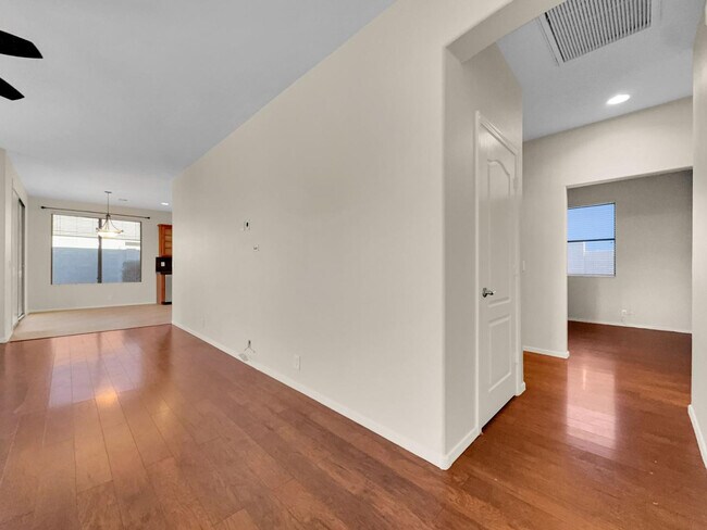 Foto del edificio - 261 N Nash Way