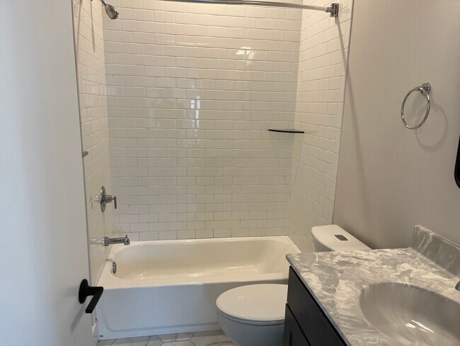 Private Bath - 2620 4th St NE