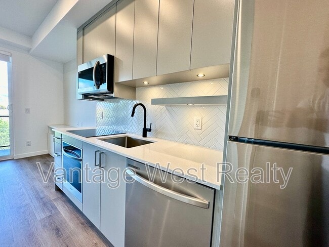 Photo du bâtiment - 1274-1274 Devonshire Ave