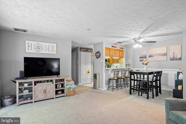 Building Photo - 209 Oak Leaf Cir