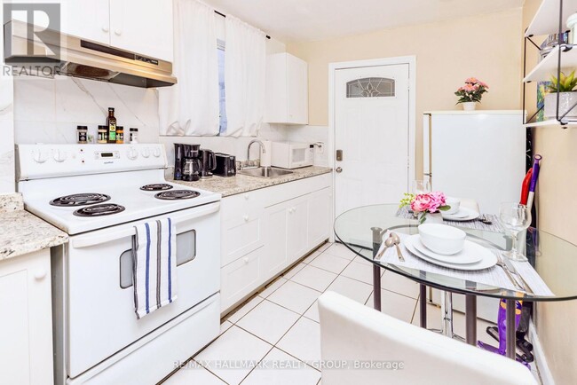 Building Photo - 456 Bronson Ave