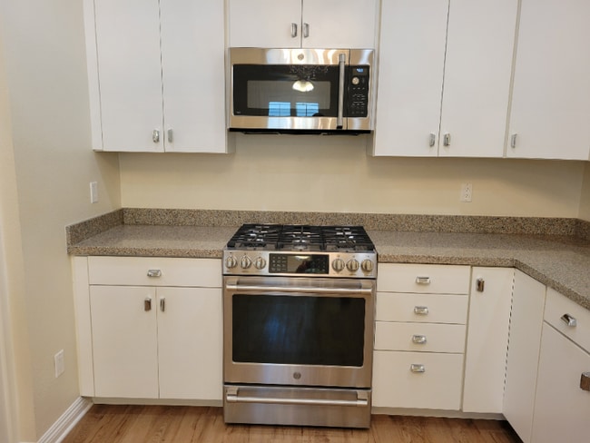 Building Photo - 14685 Saddlepeak Dr