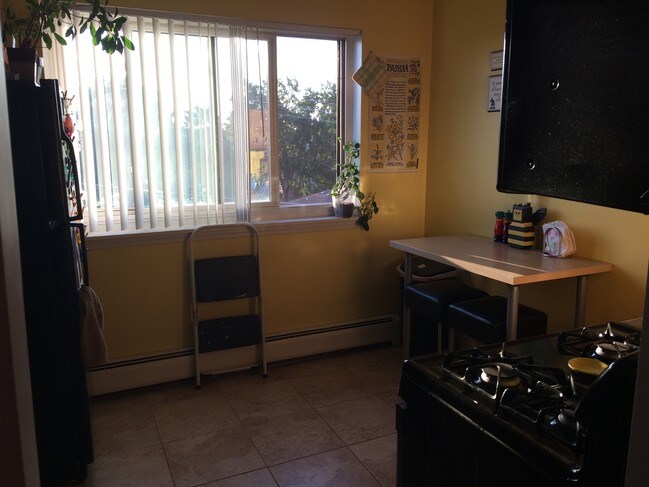 Foto del edificio - 2021 S Wolf Rd