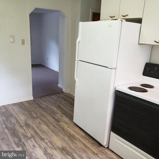 Building Photo - 56 Pineside Dr
