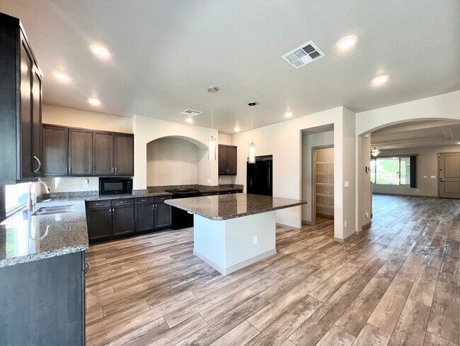 Building Photo - STUNNING 5BD/4.5BA HOME IN GORGEOUS GATED ...