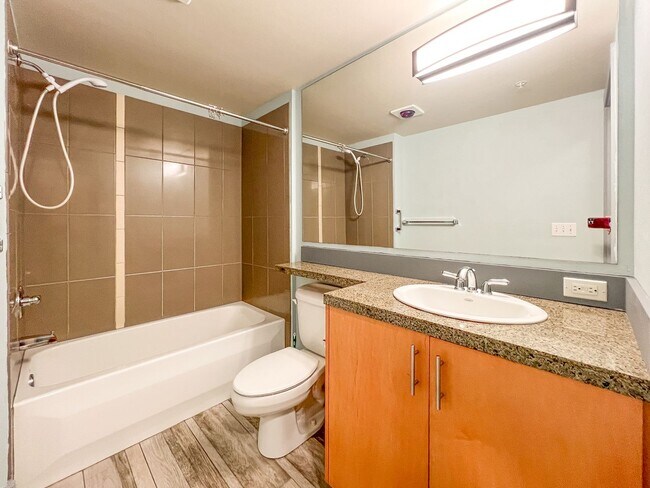 Building Photo - 1bd/1ba Seattle Condo