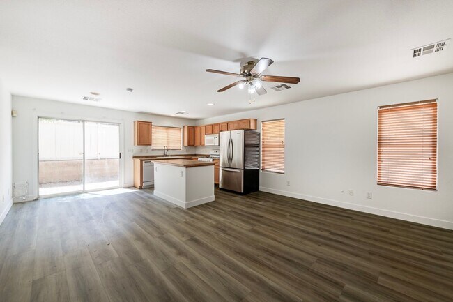 Building Photo - Charming Two Bedroom Two Bathroom home