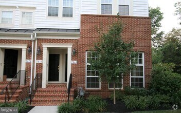 Building Photo - 7068 Little Thames Drive