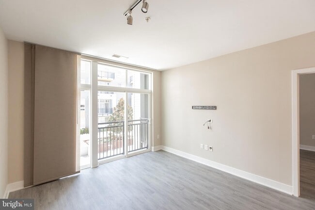 Building Photo - 145 Riverhaven Dr