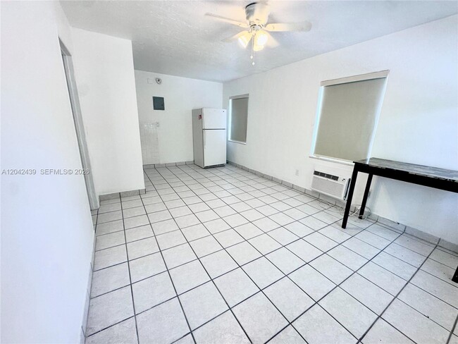 Building Photo - 2732 SW 22nd St