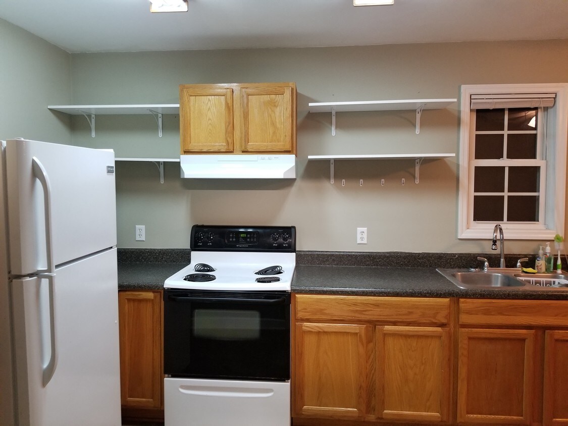 Primary Photo - 2880 Edenvale Rd