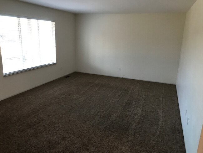 Building Photo - 1454 Hilltop Dr