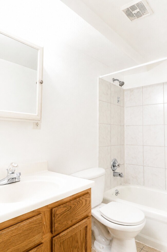 Foto del edificio - 1375 Everett Ct